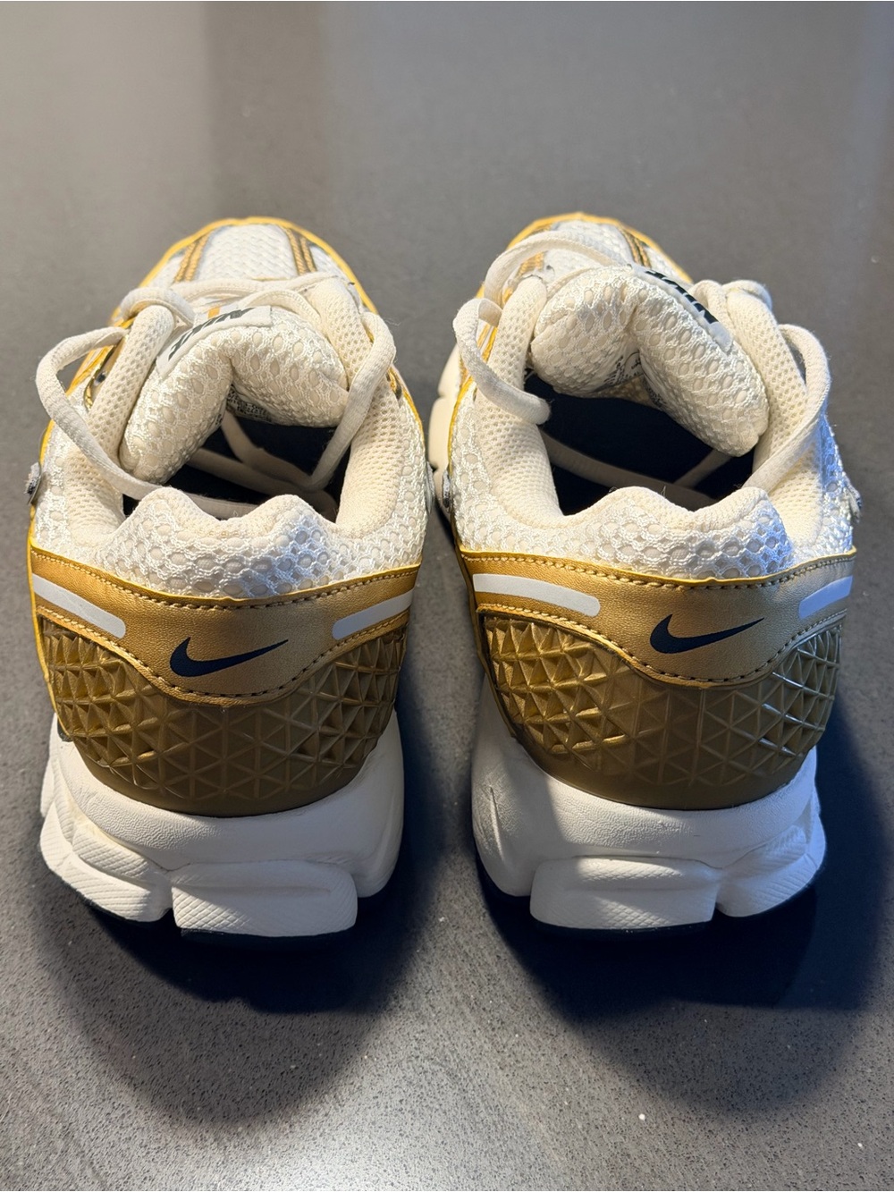 Nike Vomero Women Size 8 - Picture 3 of 8